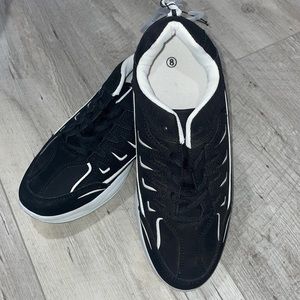 Men’s lace up sneakers